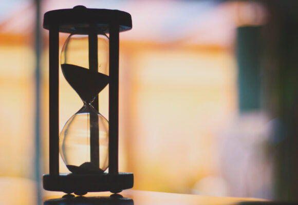 Image of an hourglass