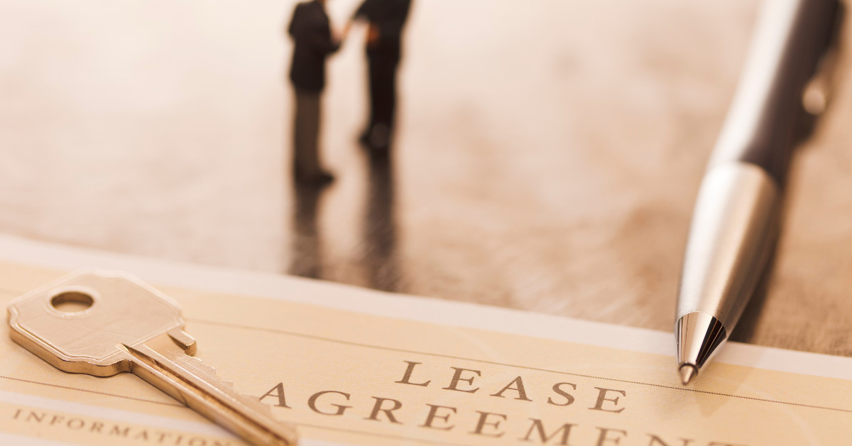 Image of a Lease Agreement, a key and a pen